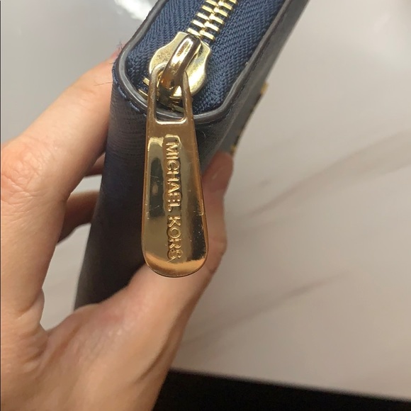 Michael Kors Navy Blue wallet | light use - Picture 2 of 4